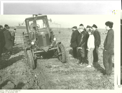 788px-Bundesarchiv_Bild_183-E1106-0029-001,_Vorführung_eines_sowjetischen_Schleppers.jpg