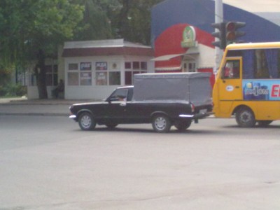 gaz 24 kastikas must.jpg